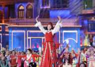 新疆人住宫殿娱乐吃瓜,一场别开生面的生活画卷